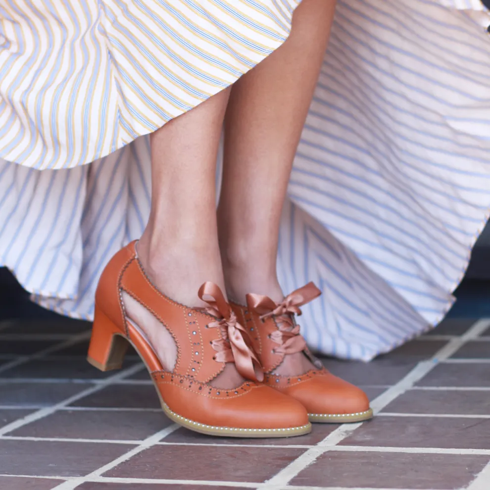 Donna Vintage Lace-Up Heels
