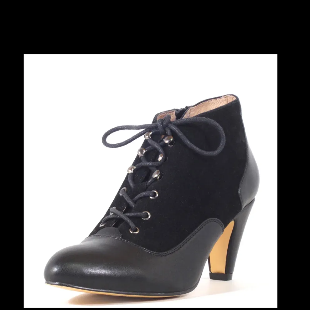 Izzy Vintage Booties