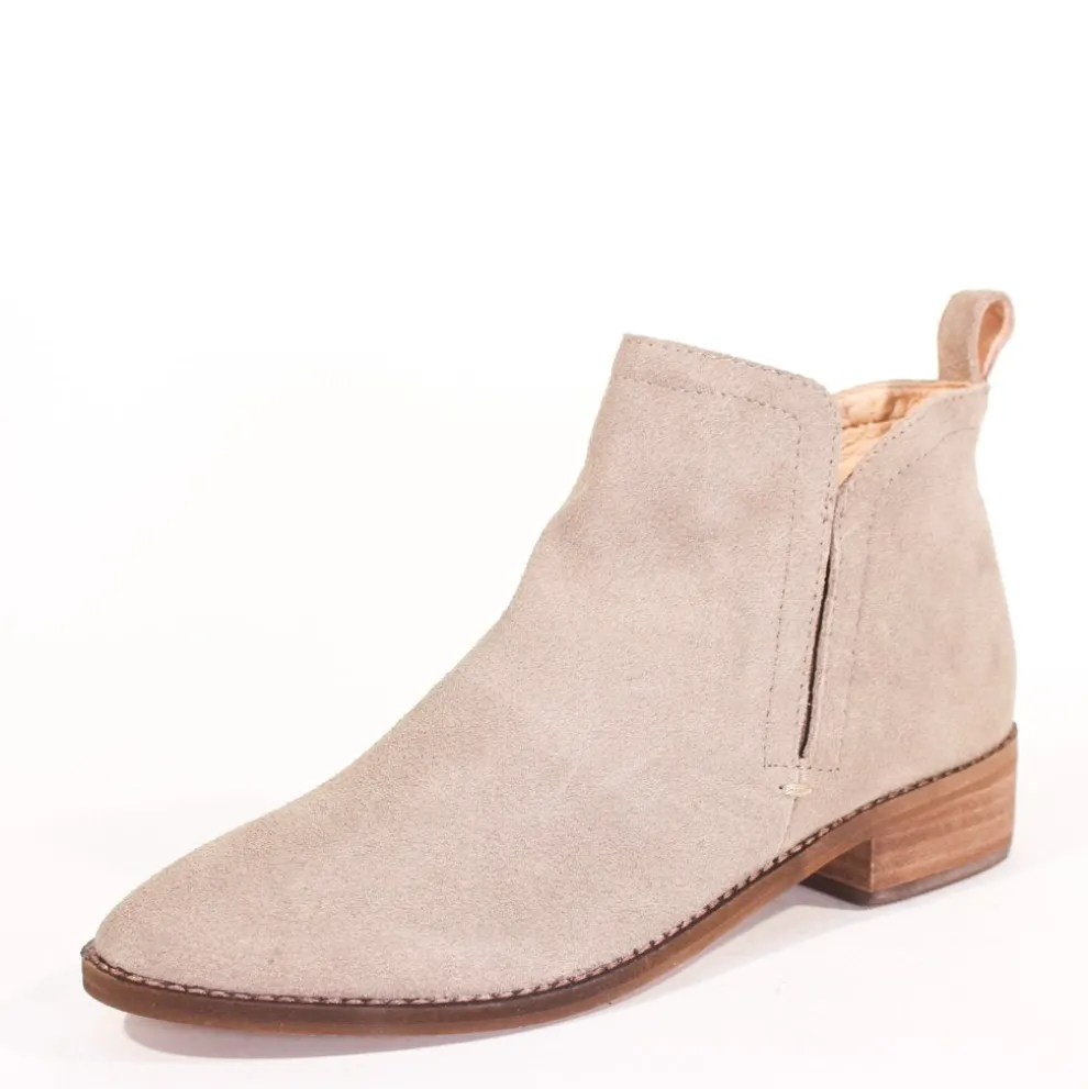 Kelly Chelsea Boots