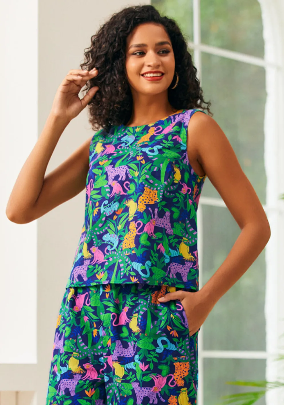 Sleeveless Scoop Neck Top