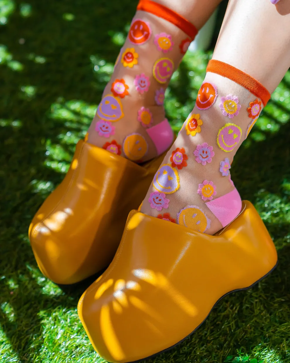 Smiley Face Daisy Sheer Crew Sock