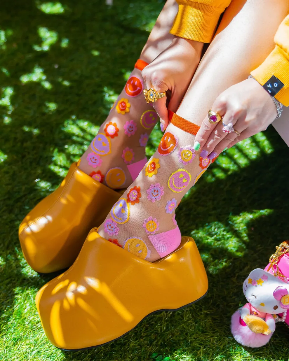 Smiley Face Daisy Sheer Crew Sock