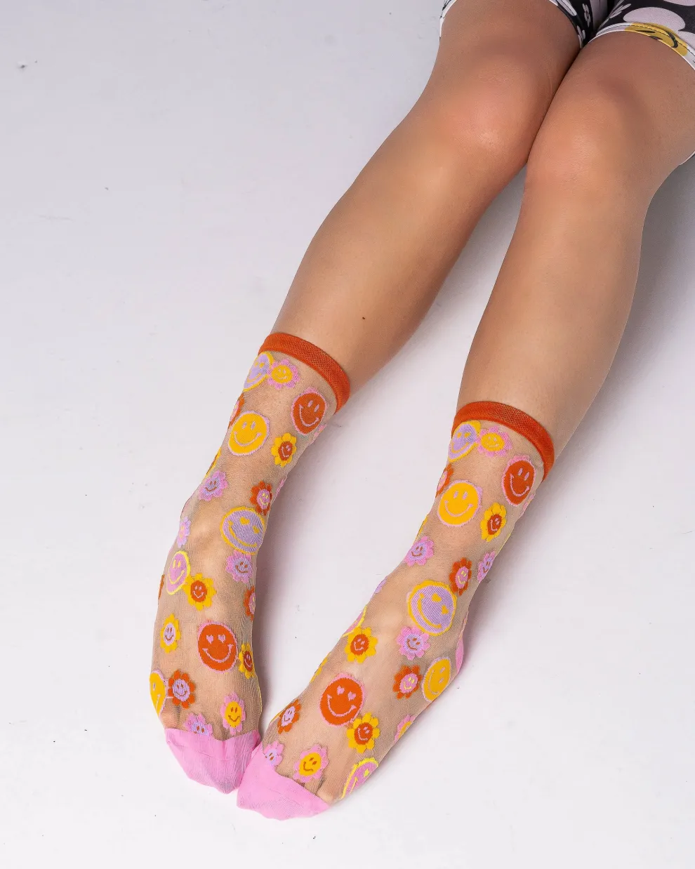 Smiley Face Daisy Sheer Crew Sock