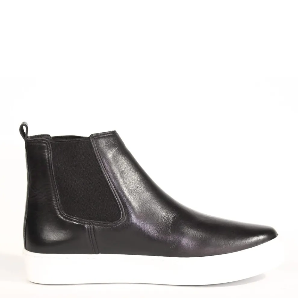 Wyoming High-Top Sneakers